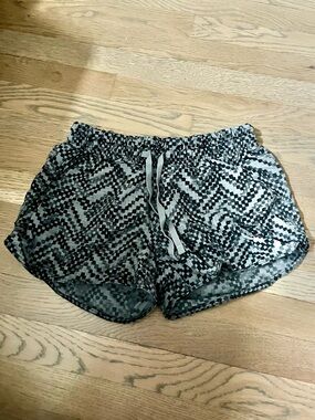 The North Face Moisture-Wicking Shorts. Color: Asphalt Grey Chevron. Size: S.
